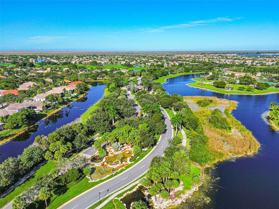 Recently Sold: $925,000 (4 beds, 3 baths, 3393 Square Feet)