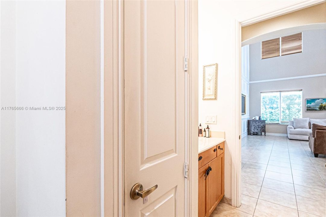 Recently Sold: $925,000 (4 beds, 3 baths, 3393 Square Feet)