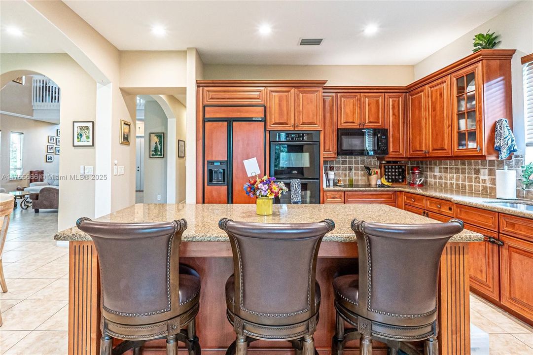 Recently Sold: $925,000 (4 beds, 3 baths, 3393 Square Feet)