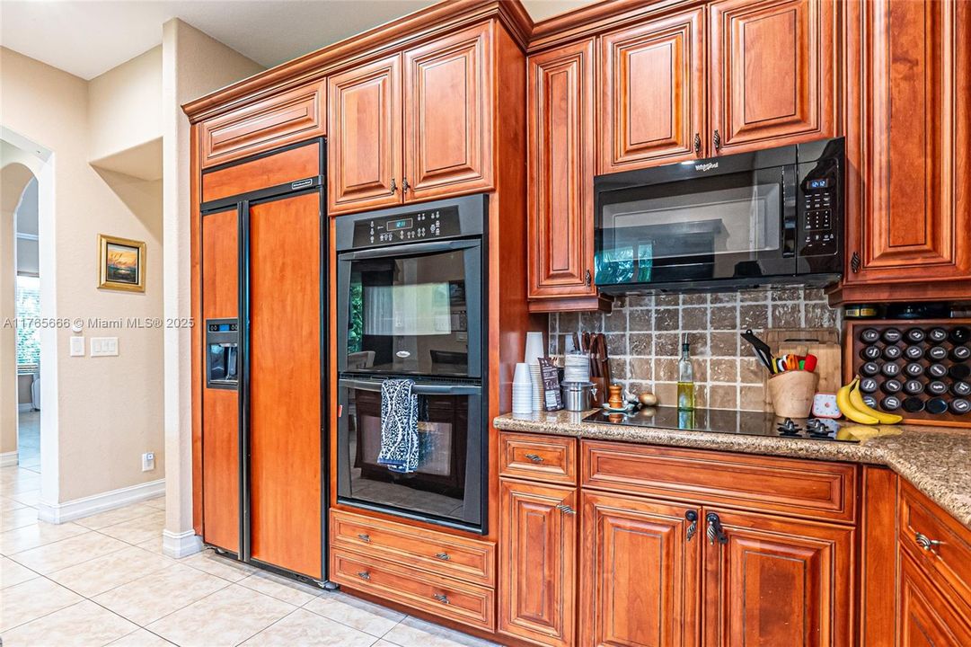 Recently Sold: $925,000 (4 beds, 3 baths, 3393 Square Feet)