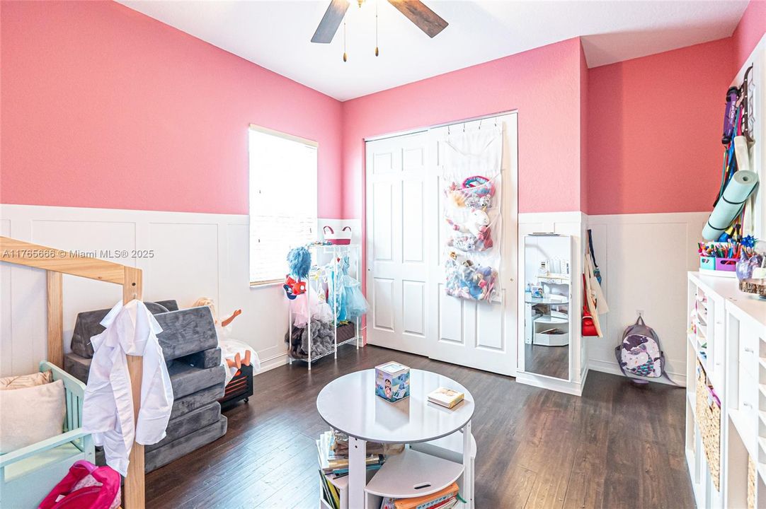 Recently Sold: $925,000 (4 beds, 3 baths, 3393 Square Feet)