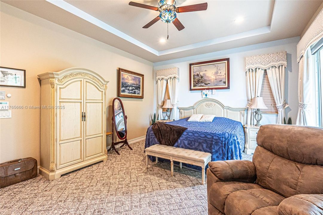 Recently Sold: $925,000 (4 beds, 3 baths, 3393 Square Feet)