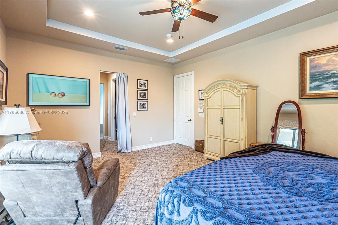 Recently Sold: $925,000 (4 beds, 3 baths, 3393 Square Feet)