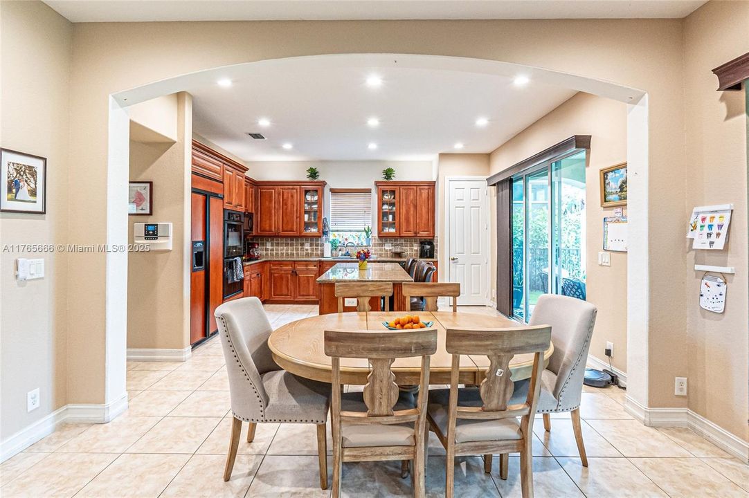 Recently Sold: $925,000 (4 beds, 3 baths, 3393 Square Feet)