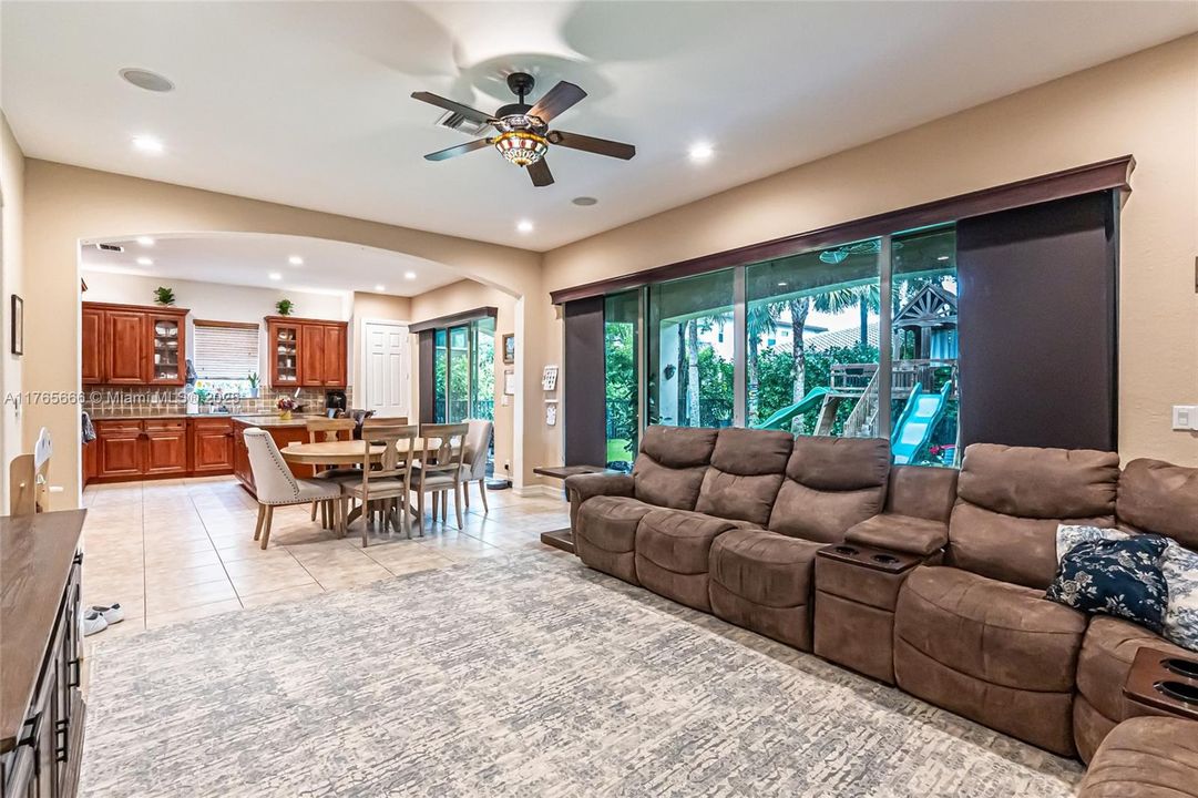 Recently Sold: $925,000 (4 beds, 3 baths, 3393 Square Feet)