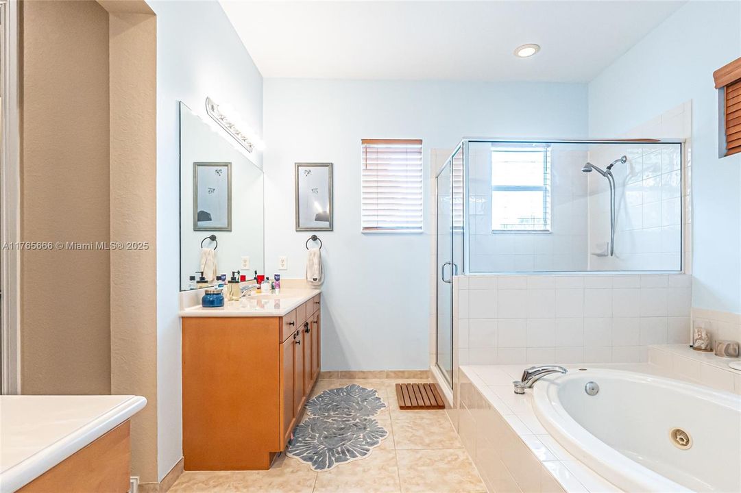 Recently Sold: $925,000 (4 beds, 3 baths, 3393 Square Feet)