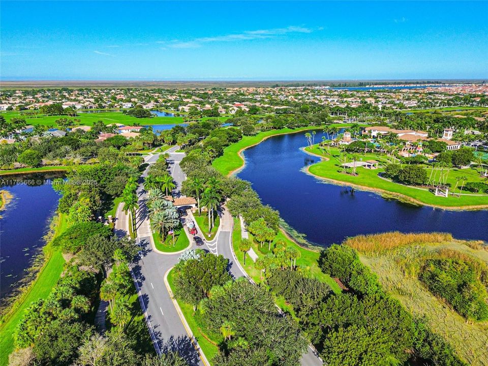 Recently Sold: $925,000 (4 beds, 3 baths, 3393 Square Feet)