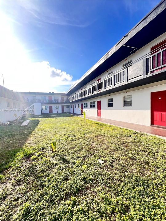 Recently Rented: $1,575 (1 beds, 1 baths, 715 Square Feet)