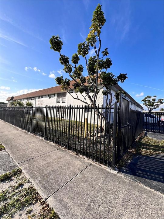 Recently Rented: $1,575 (1 beds, 1 baths, 715 Square Feet)