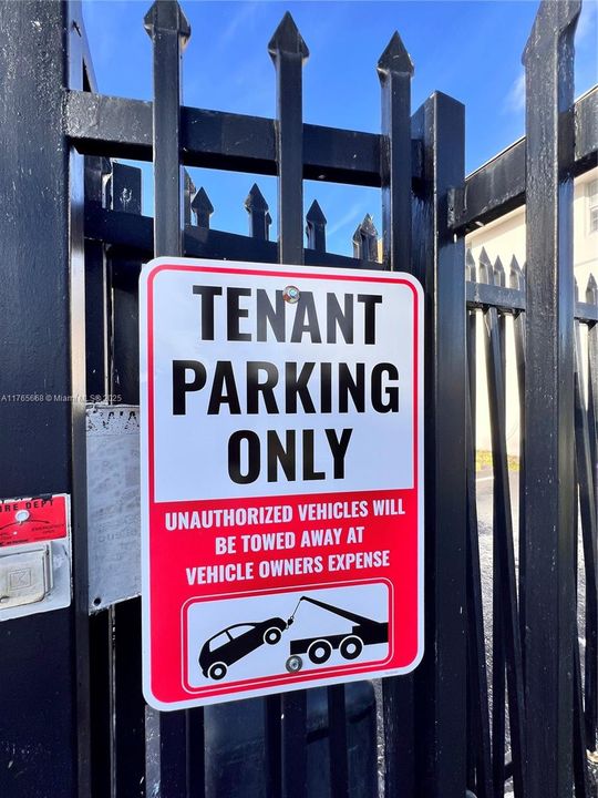 Recently Rented: $1,575 (1 beds, 1 baths, 715 Square Feet)