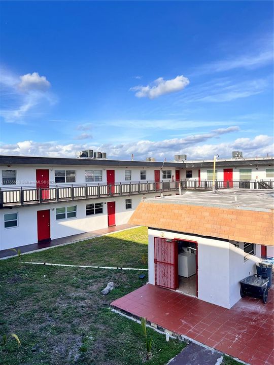 Recently Rented: $1,575 (1 beds, 1 baths, 715 Square Feet)