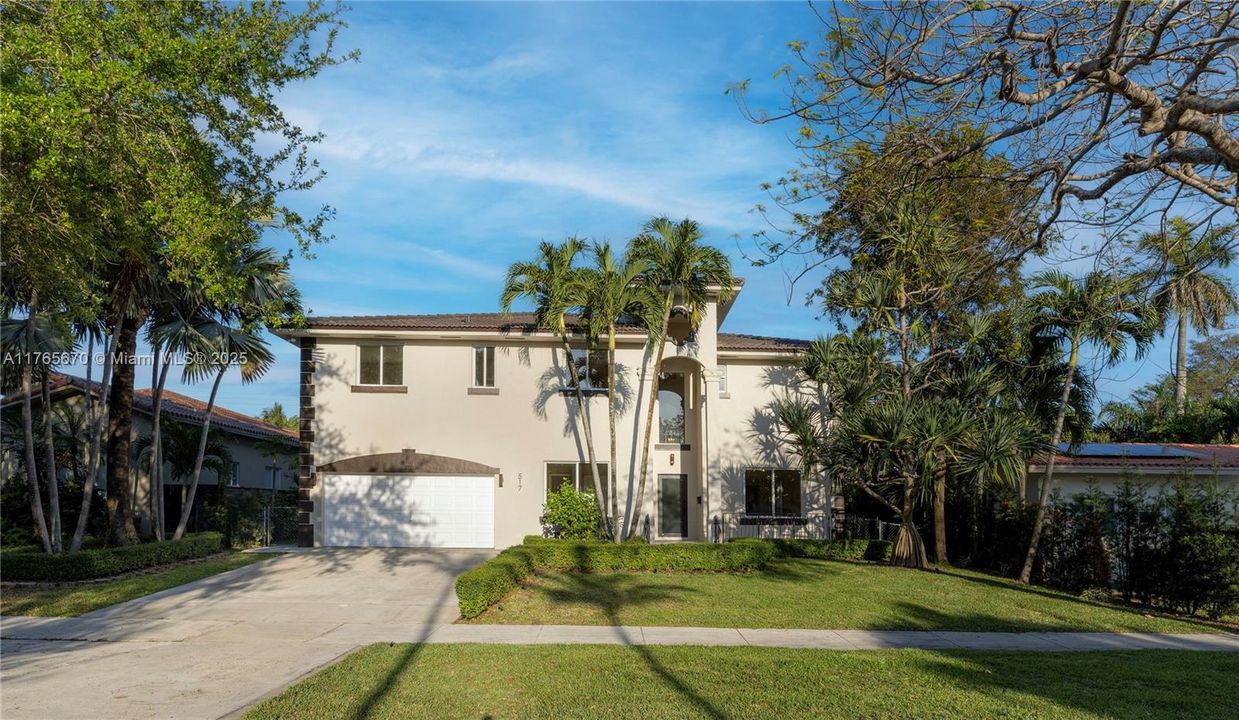 Recently Sold: $1,650,000 (5 beds, 4 baths, 4168 Square Feet)