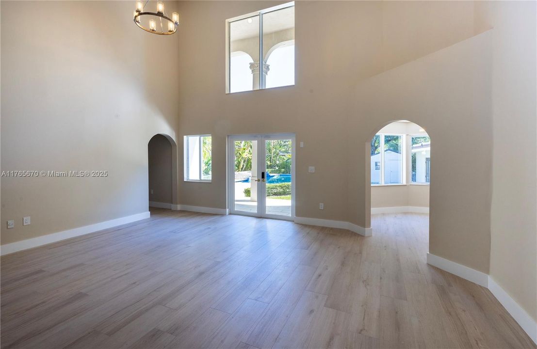 Recently Sold: $1,650,000 (5 beds, 4 baths, 4168 Square Feet)