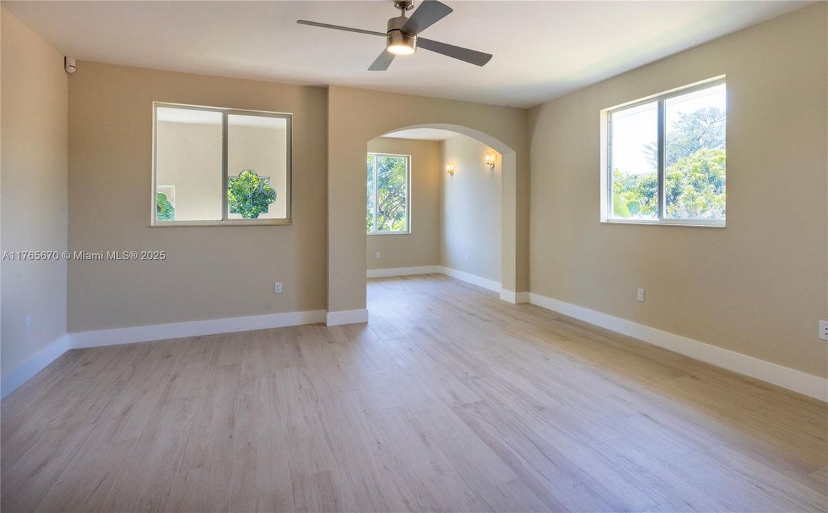 Recently Sold: $1,650,000 (5 beds, 4 baths, 4168 Square Feet)