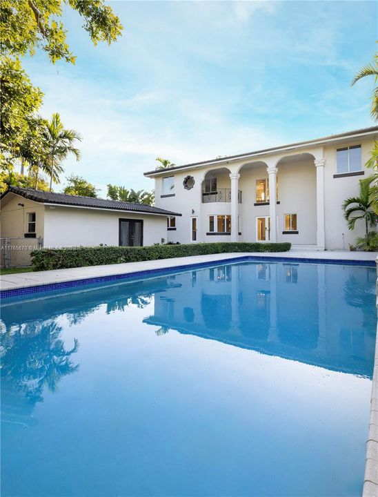 Recently Sold: $1,650,000 (5 beds, 4 baths, 4168 Square Feet)