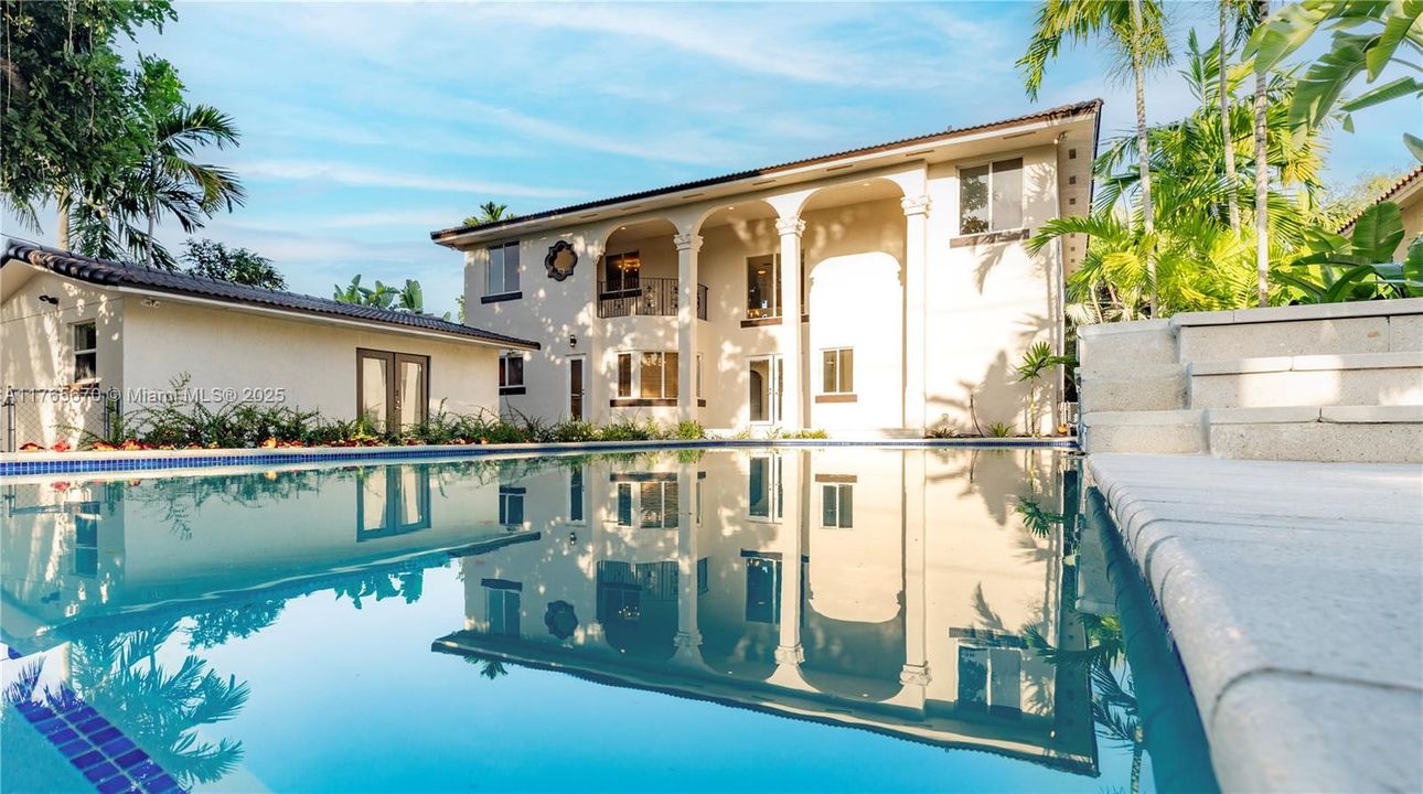 Recently Sold: $1,650,000 (5 beds, 4 baths, 4168 Square Feet)