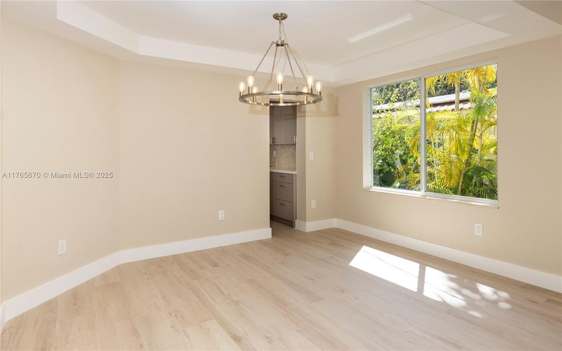 Recently Sold: $1,650,000 (5 beds, 4 baths, 4168 Square Feet)