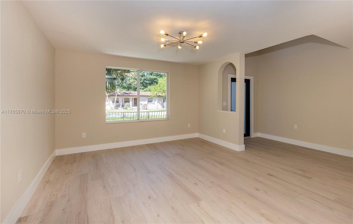 Recently Sold: $1,650,000 (5 beds, 4 baths, 4168 Square Feet)