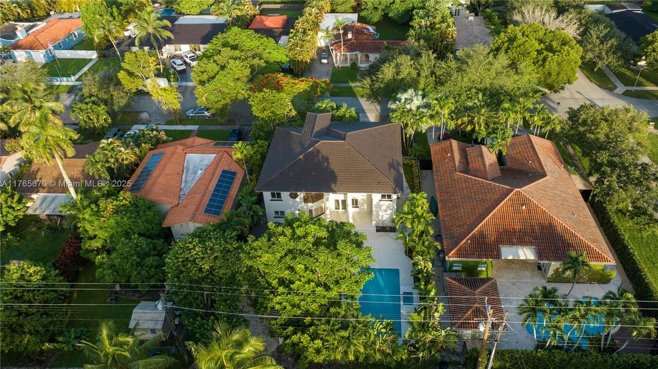 Recently Sold: $1,650,000 (5 beds, 4 baths, 4168 Square Feet)