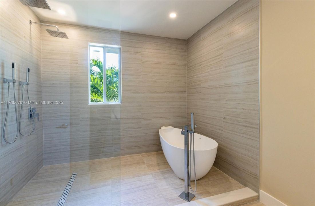 Recently Sold: $1,650,000 (5 beds, 4 baths, 4168 Square Feet)