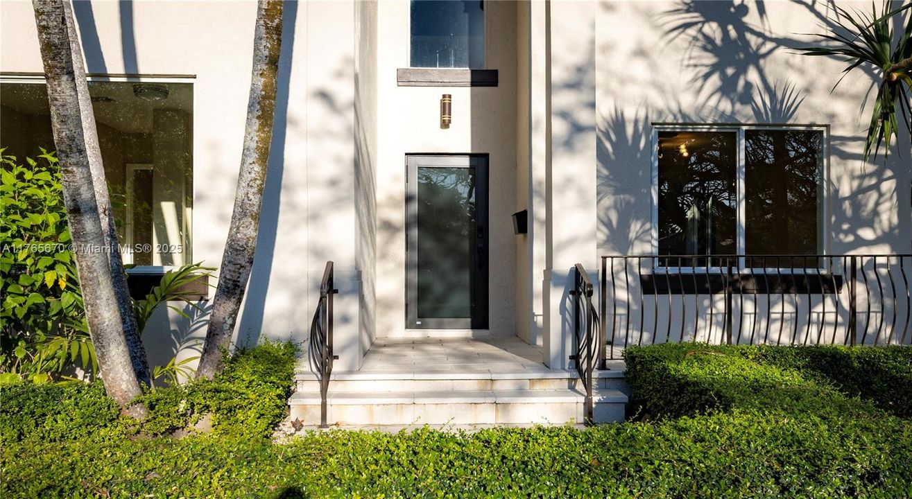 Recently Sold: $1,650,000 (5 beds, 4 baths, 4168 Square Feet)