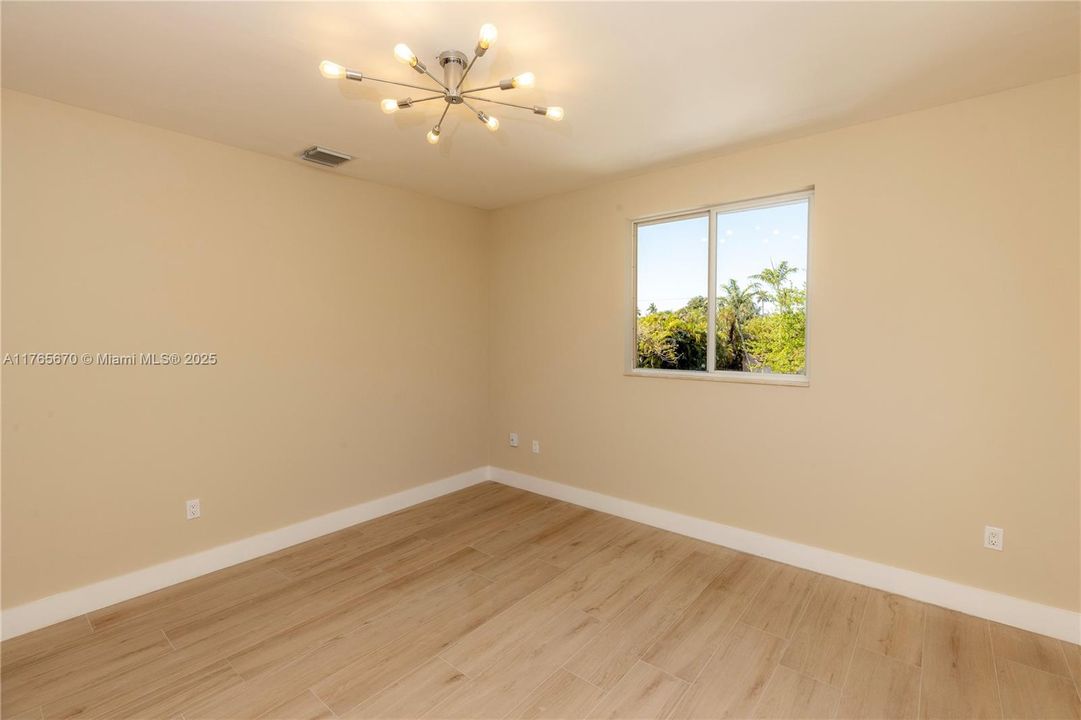 Recently Sold: $1,650,000 (5 beds, 4 baths, 4168 Square Feet)