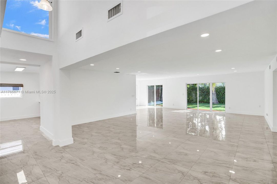 Недавно продано: $1,318,000 (5 спален, 2 ванн, 2310 Квадратных фут)