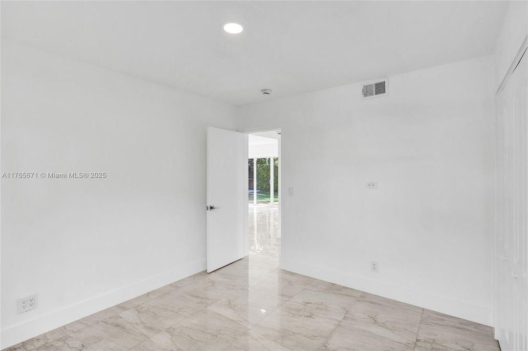 Недавно продано: $1,318,000 (5 спален, 2 ванн, 2310 Квадратных фут)