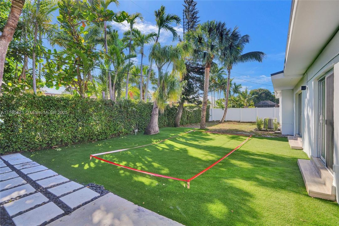 Недавно продано: $1,318,000 (5 спален, 2 ванн, 2310 Квадратных фут)