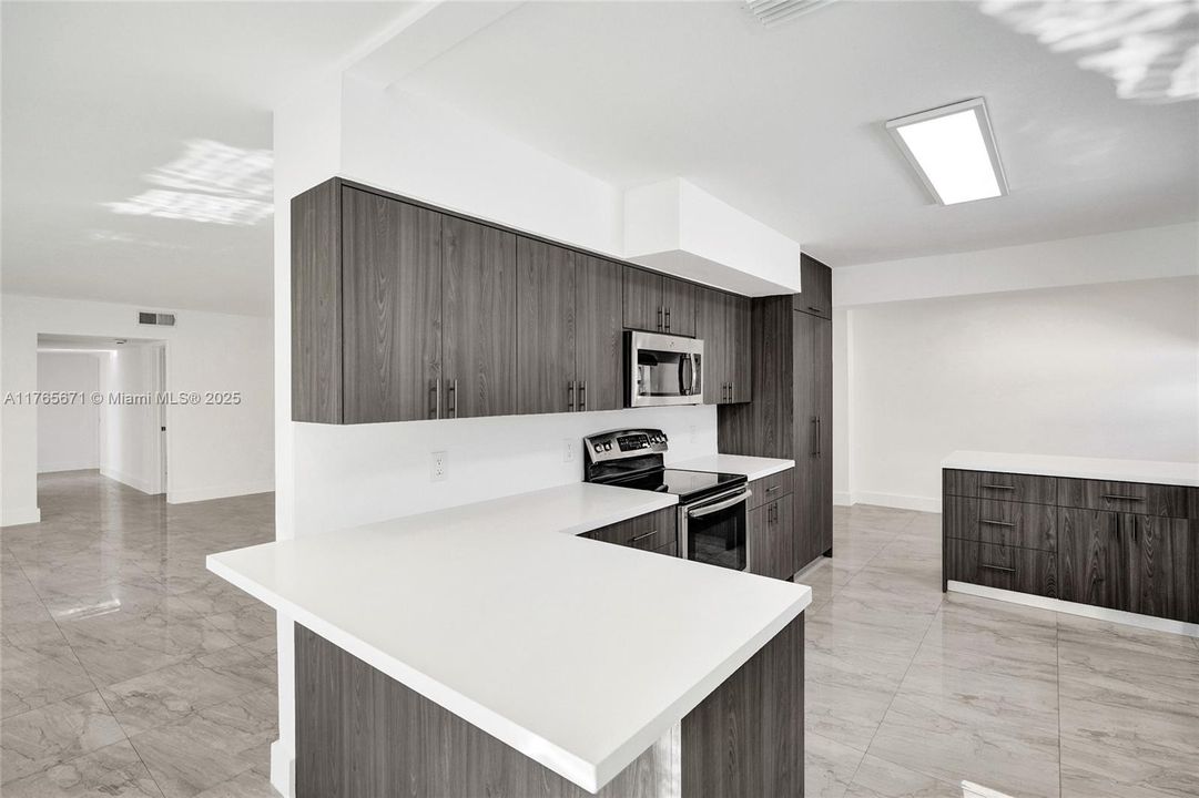 Недавно продано: $1,318,000 (5 спален, 2 ванн, 2310 Квадратных фут)