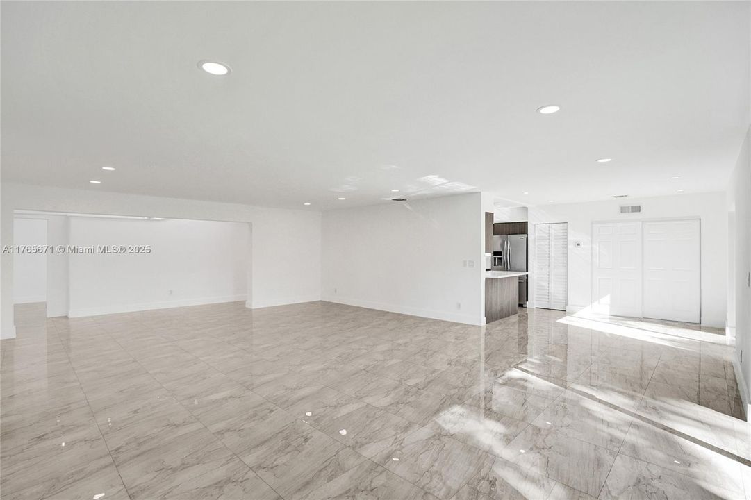 Недавно продано: $1,318,000 (5 спален, 2 ванн, 2310 Квадратных фут)