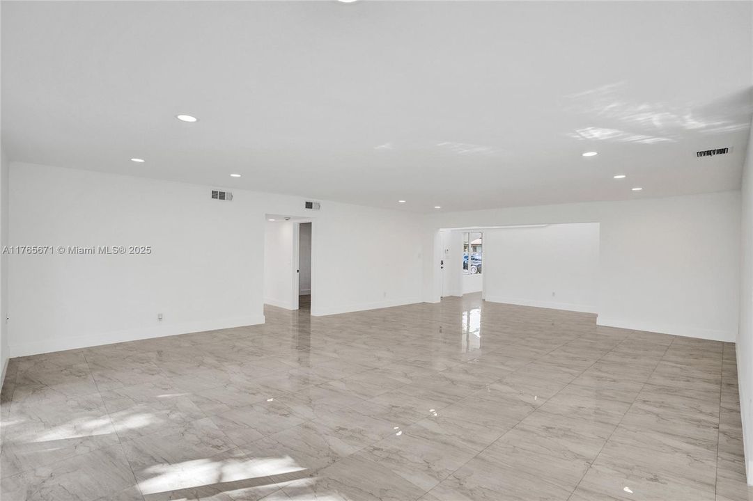 Недавно продано: $1,318,000 (5 спален, 2 ванн, 2310 Квадратных фут)