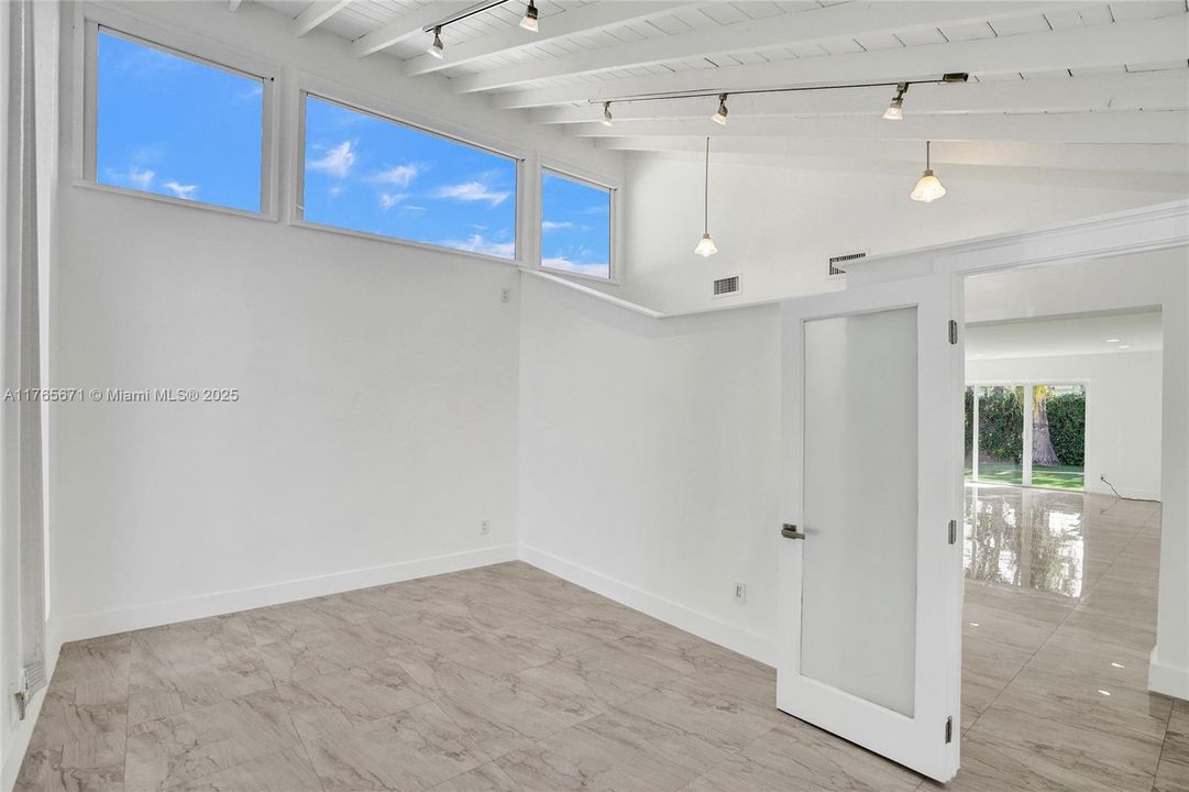 Недавно продано: $1,318,000 (5 спален, 2 ванн, 2310 Квадратных фут)