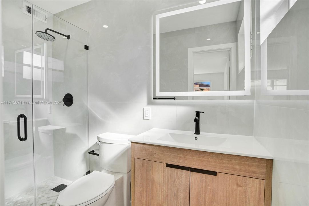 Недавно продано: $1,318,000 (5 спален, 2 ванн, 2310 Квадратных фут)