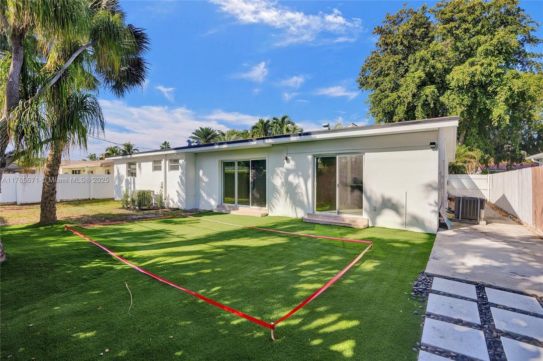 Недавно продано: $1,318,000 (5 спален, 2 ванн, 2310 Квадратных фут)