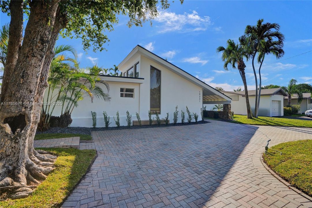 Недавно продано: $1,318,000 (5 спален, 2 ванн, 2310 Квадратных фут)