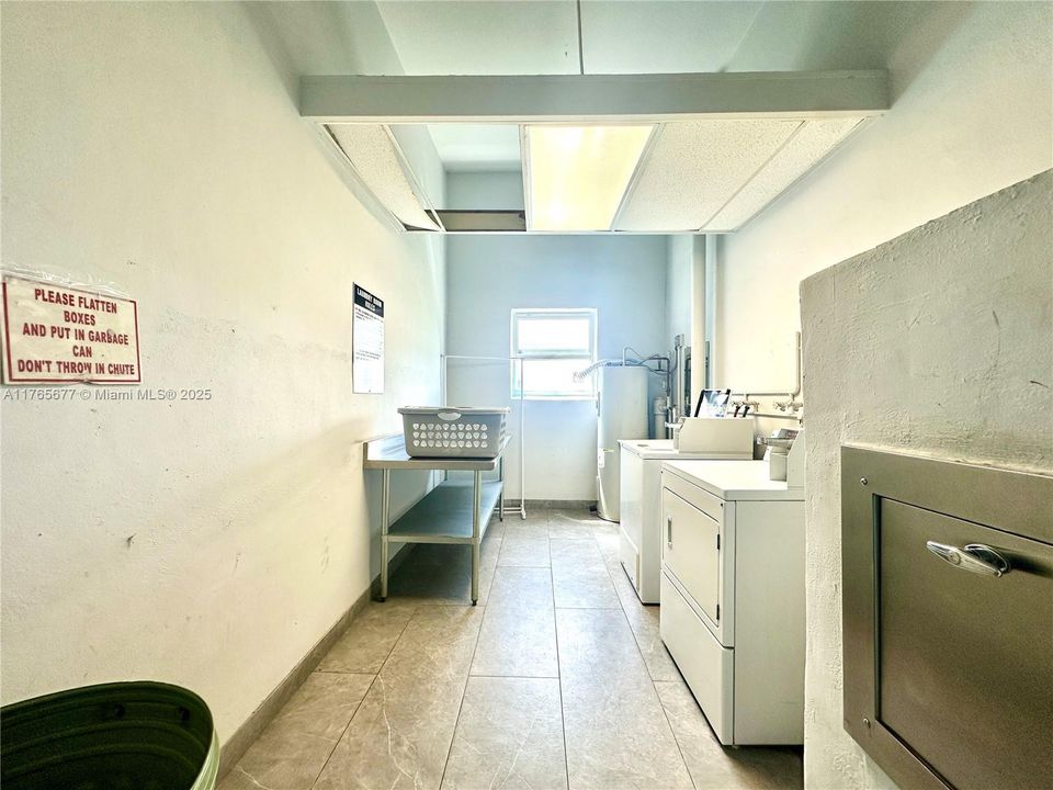 合同活跃: $175,000 (1 贝兹, 1 浴室, 847 平方英尺)