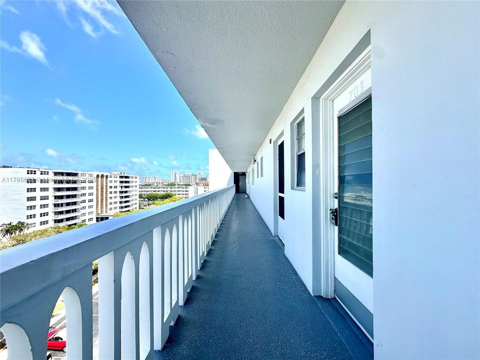 合同活跃: $175,000 (1 贝兹, 1 浴室, 847 平方英尺)