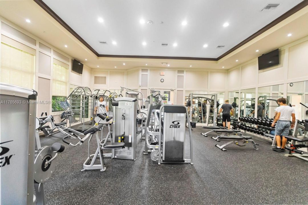 最近售出: $729,999 (4 贝兹, 2 浴室, 2084 平方英尺)