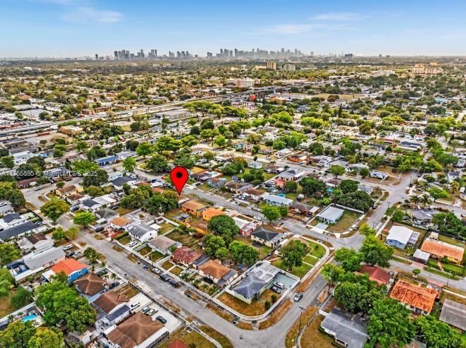 最近售出: $375,000 (2 贝兹, 1 浴室, 1218 平方英尺)