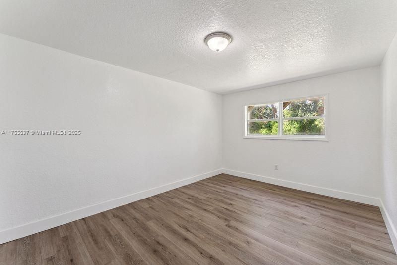 Vendido Recientemente: $635,000 (4 camas, 3 baños, 1631 Pies cuadrados)