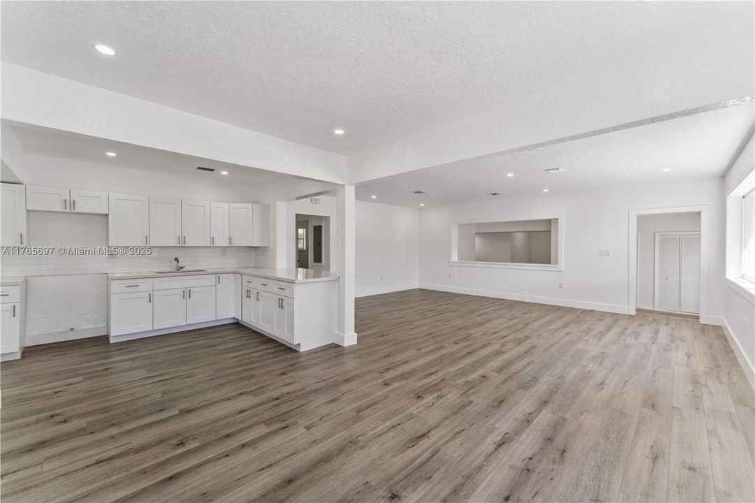 Vendido Recientemente: $635,000 (4 camas, 3 baños, 1631 Pies cuadrados)