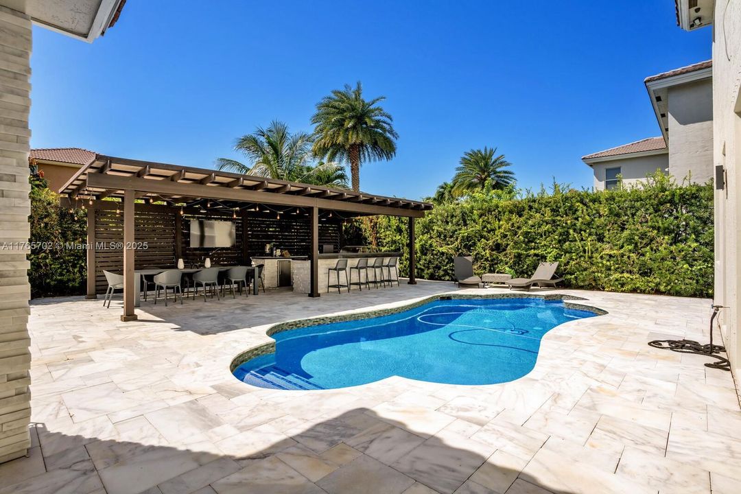 最近售出: $1,175,000 (5 贝兹, 3 浴室, 0 平方英尺)