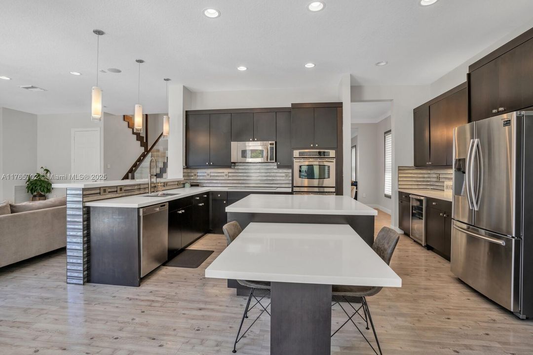 最近售出: $1,175,000 (5 贝兹, 3 浴室, 0 平方英尺)