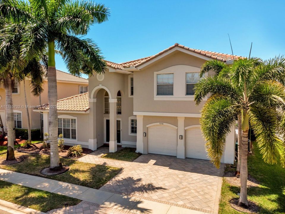 最近售出: $1,175,000 (5 贝兹, 3 浴室, 0 平方英尺)