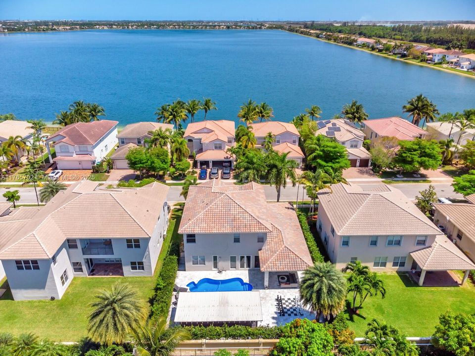 最近售出: $1,175,000 (5 贝兹, 3 浴室, 0 平方英尺)