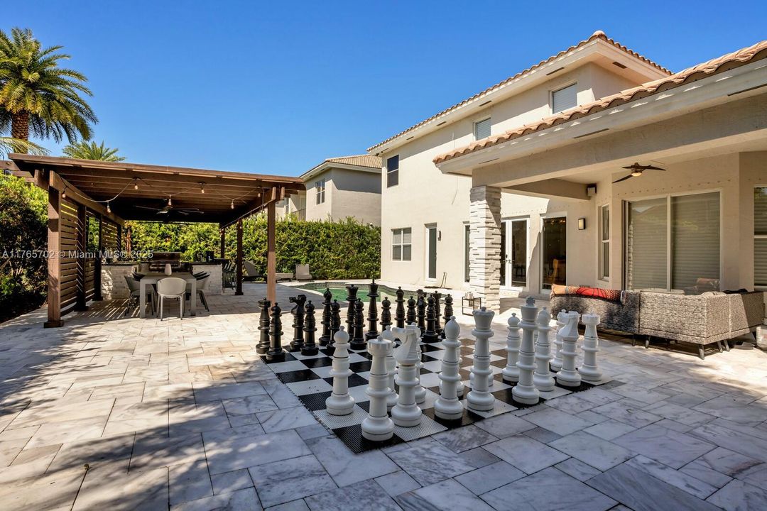 最近售出: $1,175,000 (5 贝兹, 3 浴室, 0 平方英尺)