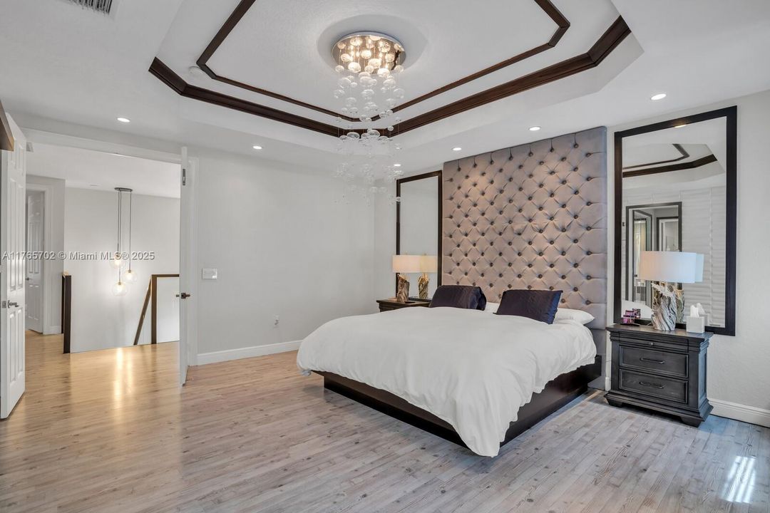 最近售出: $1,175,000 (5 贝兹, 3 浴室, 0 平方英尺)