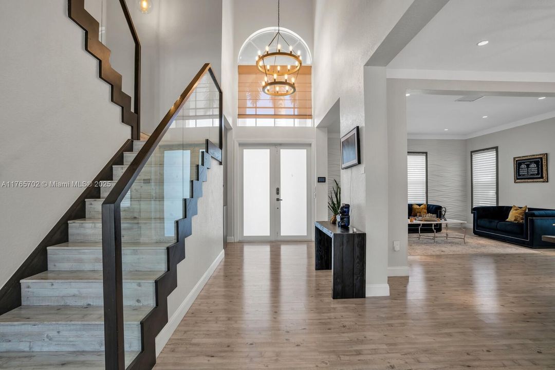 最近售出: $1,175,000 (5 贝兹, 3 浴室, 0 平方英尺)