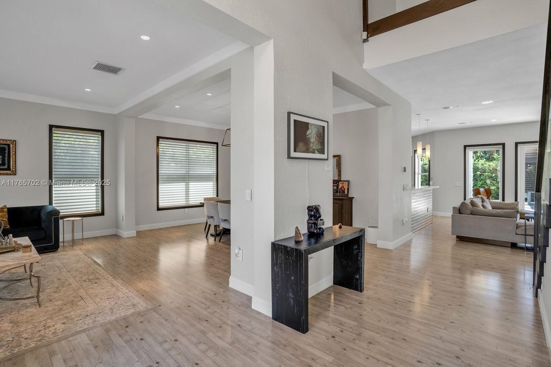 最近售出: $1,175,000 (5 贝兹, 3 浴室, 0 平方英尺)